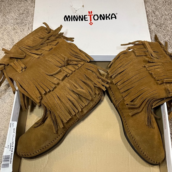 Minnetonka 3 layer fringe boot - Picture 1 of 6
